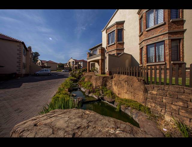 2 BEDROOM APARTMENT TO LET IN RANDPARK RIDGE